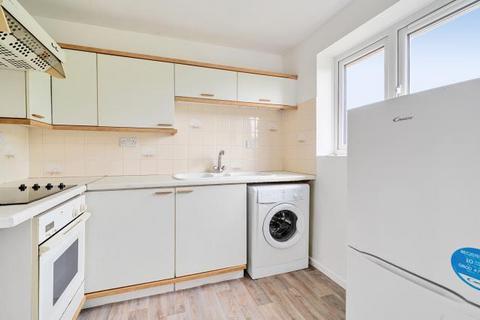 1 bedroom flat to rent, Cleves Court, Firs Avenue, Windsor, SL4