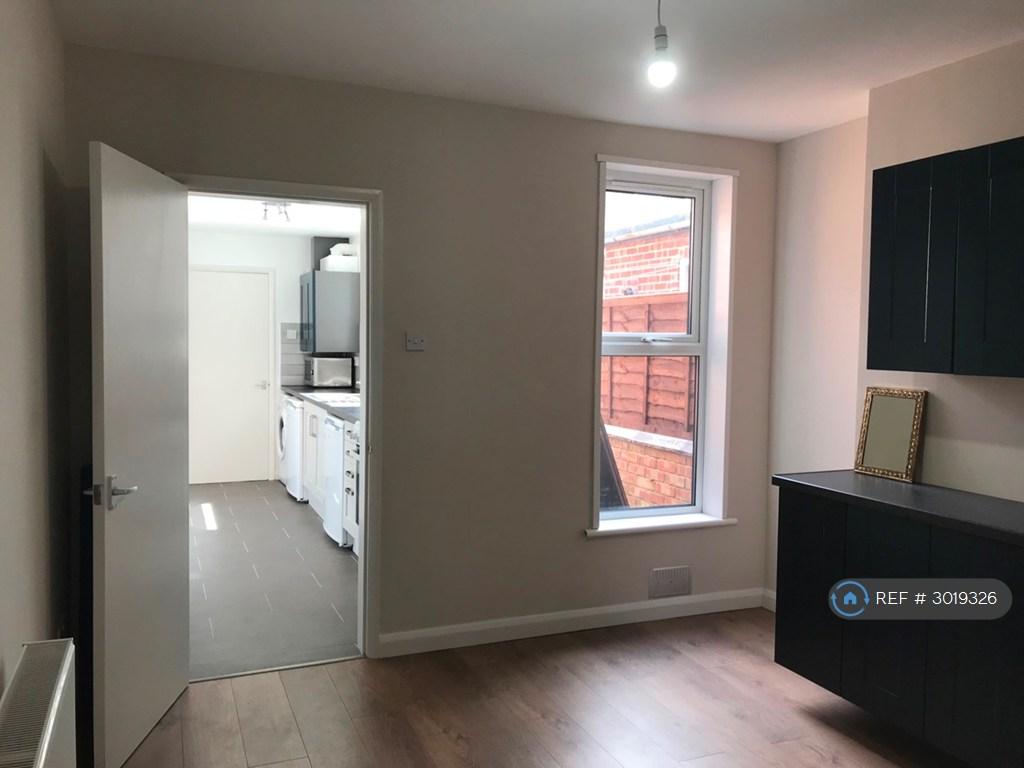 House in Nottingham, Nottinghamshire - View 2