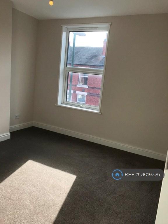 House in Nottingham, Nottinghamshire - More