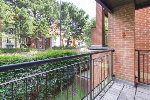 2 bedroom flat for sale, St. Annes Gate 20 Archers Road, Southampton