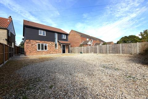 4 bedroom detached house to rent, Sutton Crescent, Freethorpe NR13