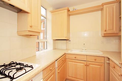 2 bedroom flat to rent, Peninsula Square, Hampshire SO23