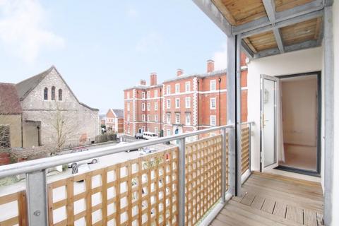 2 bedroom flat to rent, Peninsula Square, Hampshire SO23