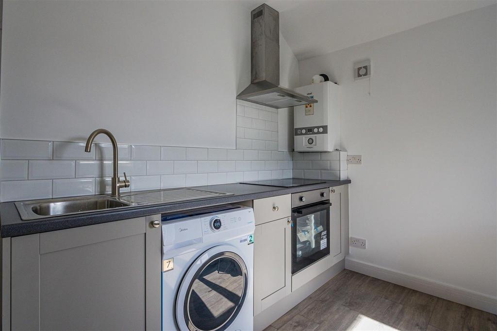 Apartment in Cardiff, Maindy, Cathays - View 3