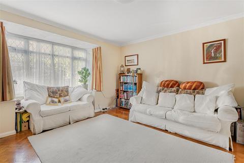 3 bedroom semi-detached house for sale, Wimborne Close, Buckhurst Hill
