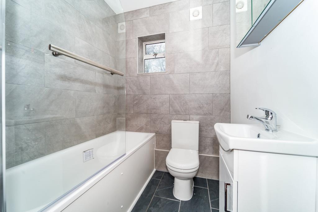 Apartment in Isleworth - View 2