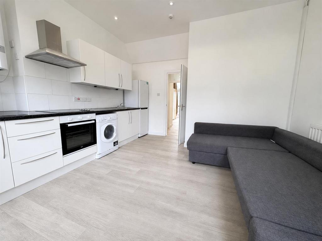 Apartment in Cardiff, Plasnewydd, Roath - View 3