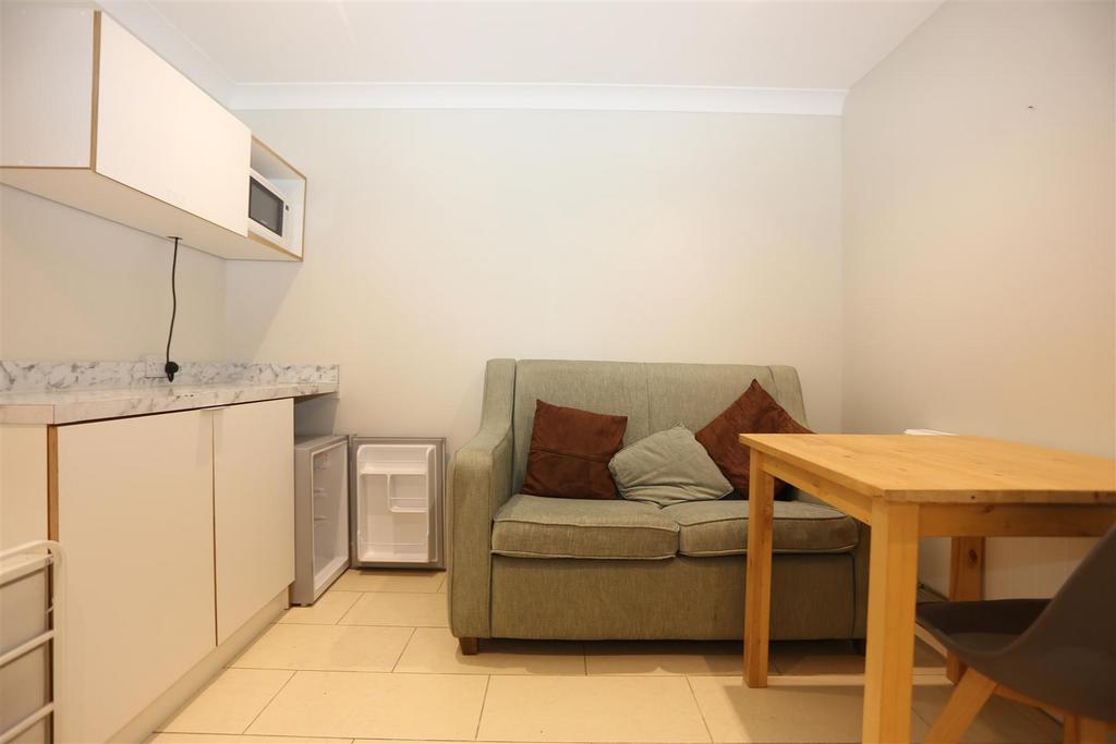 Apartment in Brighton - View 3