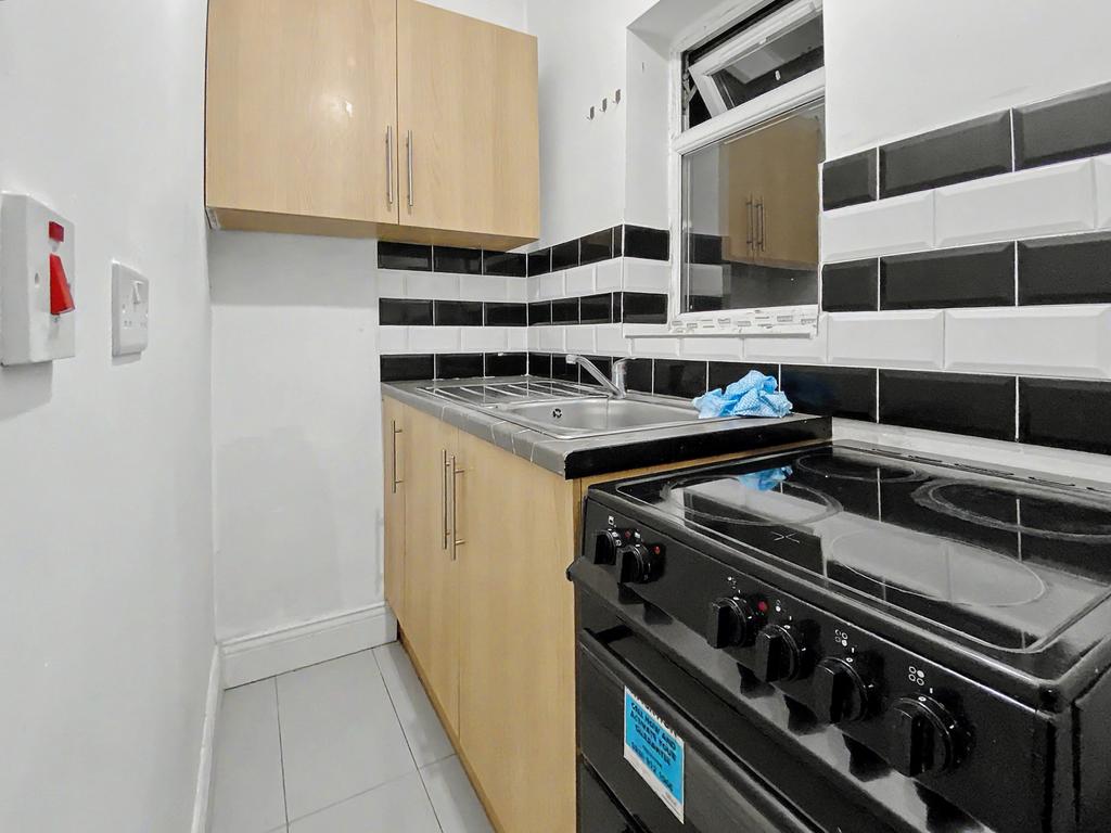 Apartment in Hounslow - View 4