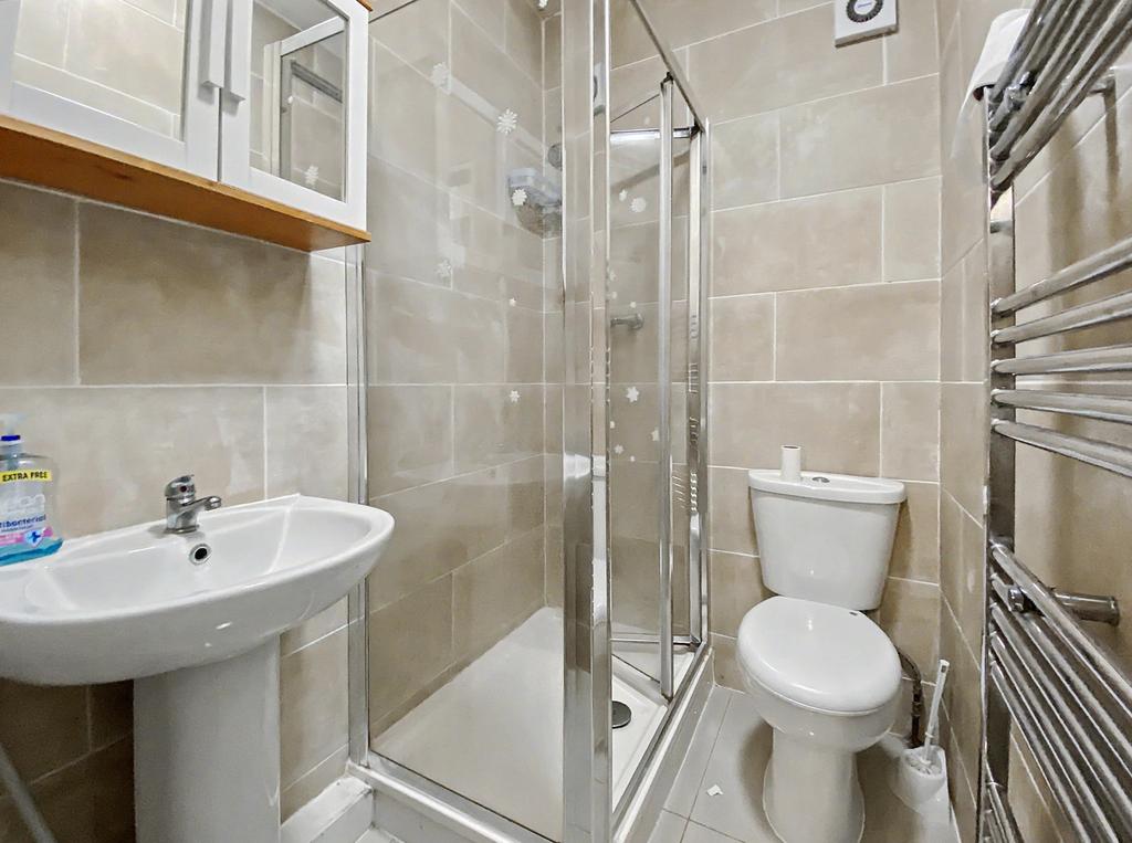 Apartment in Hounslow - View 5