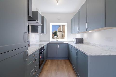 4 bedroom semi-detached house to rent, Stone Crescent, Cheltenham