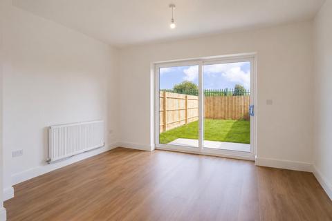 4 bedroom semi-detached house to rent, Stone Crescent, Cheltenham