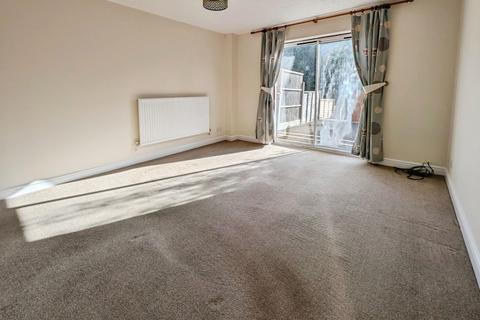 2 bedroom terraced house to rent, Fir Tree Close, Redditch B97 6JF
