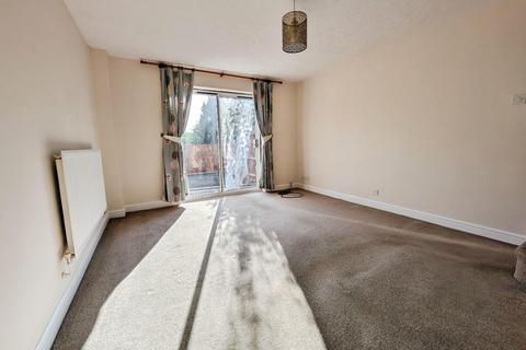2 bedroom terraced house to rent, Fir Tree Close, Redditch B97 6JF