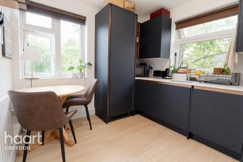 2 bedroom flat to rent, Warham Road, SOUTH CROYDON