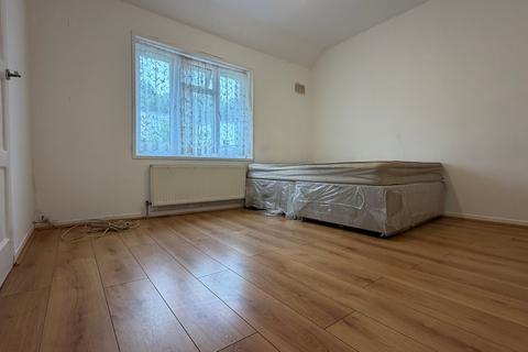 3 bedroom semi-detached house to rent, Barrowmead Drive, Bristol, BS11