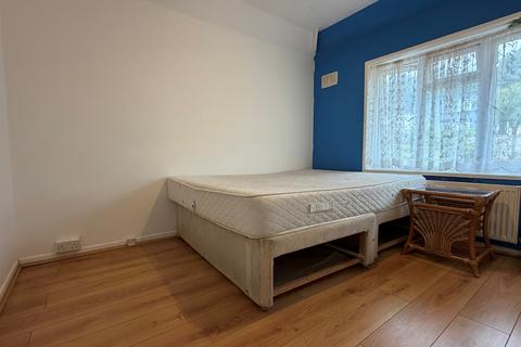 3 bedroom semi-detached house to rent, Barrowmead Drive, Bristol, BS11