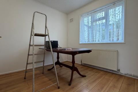 3 bedroom semi-detached house to rent, Barrowmead Drive, Bristol, BS11