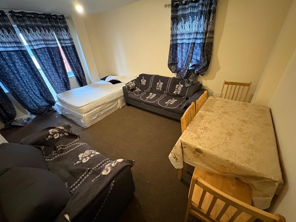 Apartment in Southall - View 2