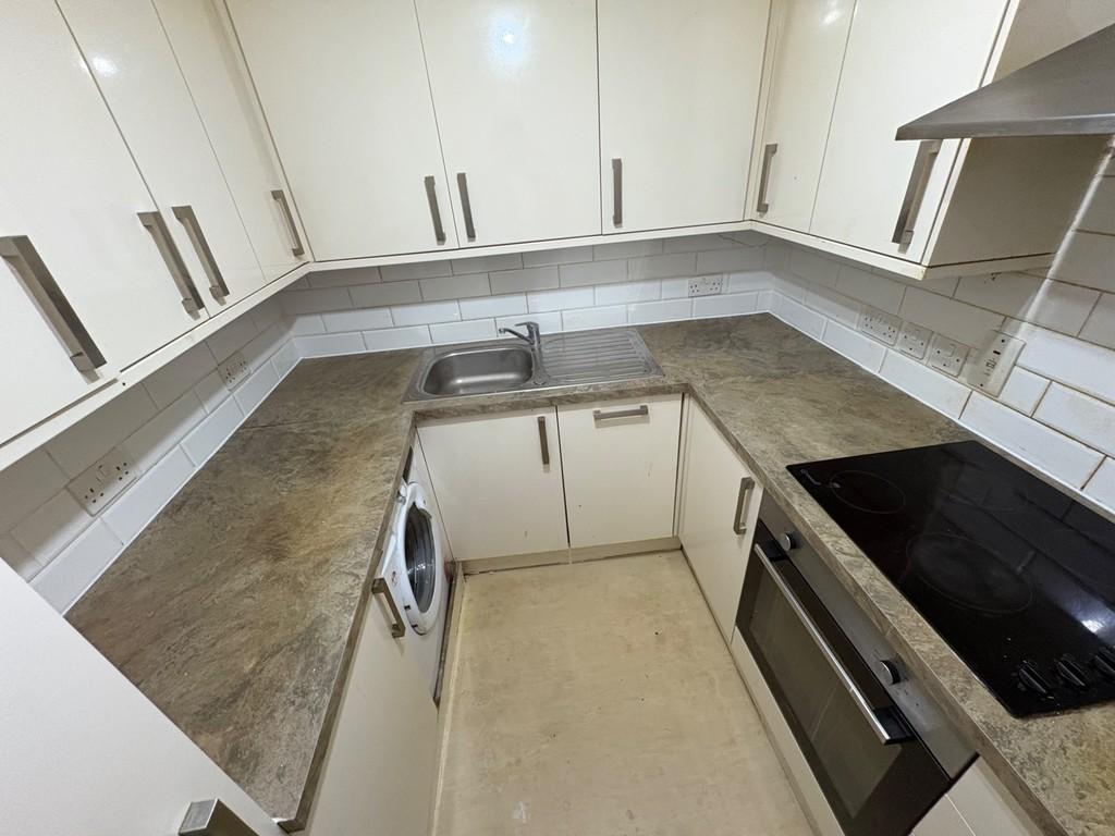 Apartment in Southall - View 3
