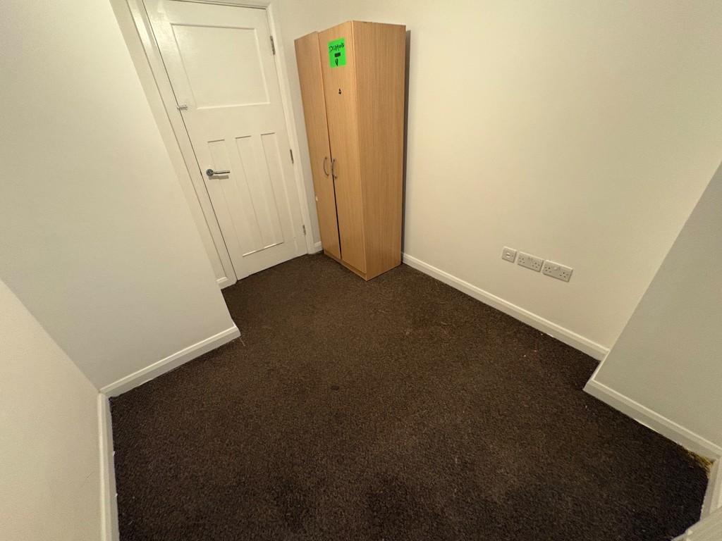 Apartment in Southall - View 4
