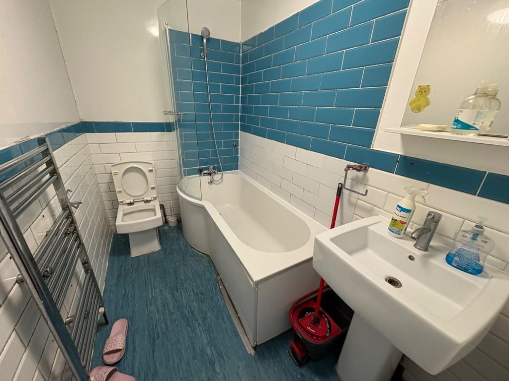 Apartment in Southall - View 5