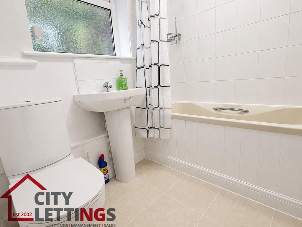 Apartment in Gedling, Nottinghamshire - View 5