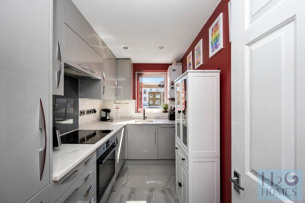 Apartment in Brighton - View 5