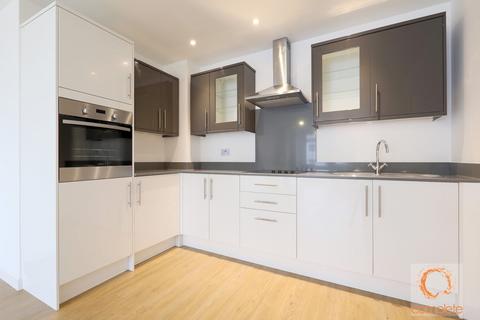 2 bedroom flat for sale, Nova House, Buckingham Gardens, Slough, SL1