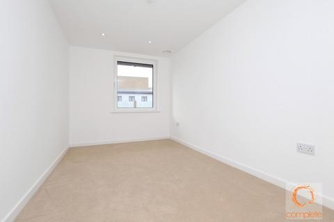 2 bedroom flat for sale, Nova House, Buckingham Gardens, Slough, SL1