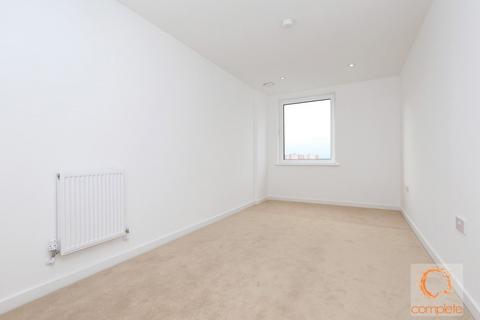 2 bedroom flat for sale, Nova House, Buckingham Gardens, Slough, SL1