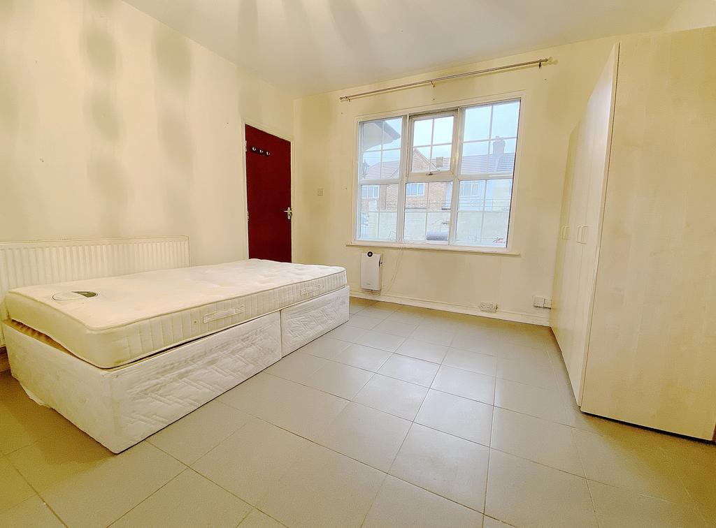 Apartment in Hounslow - View 2