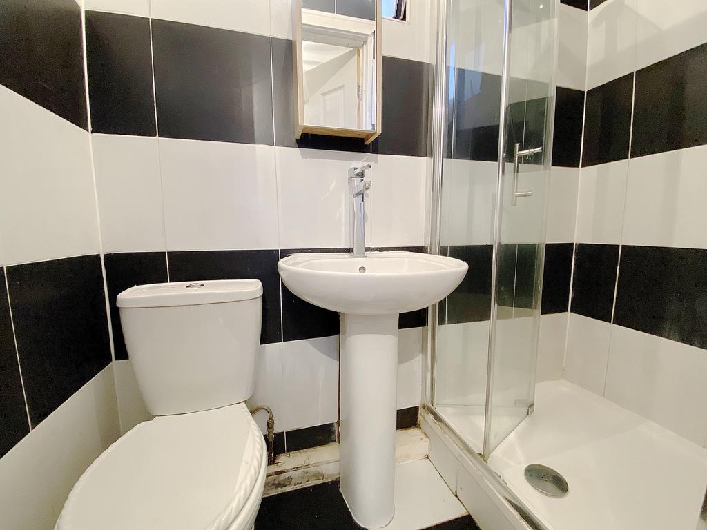 Apartment in Hounslow - View 4