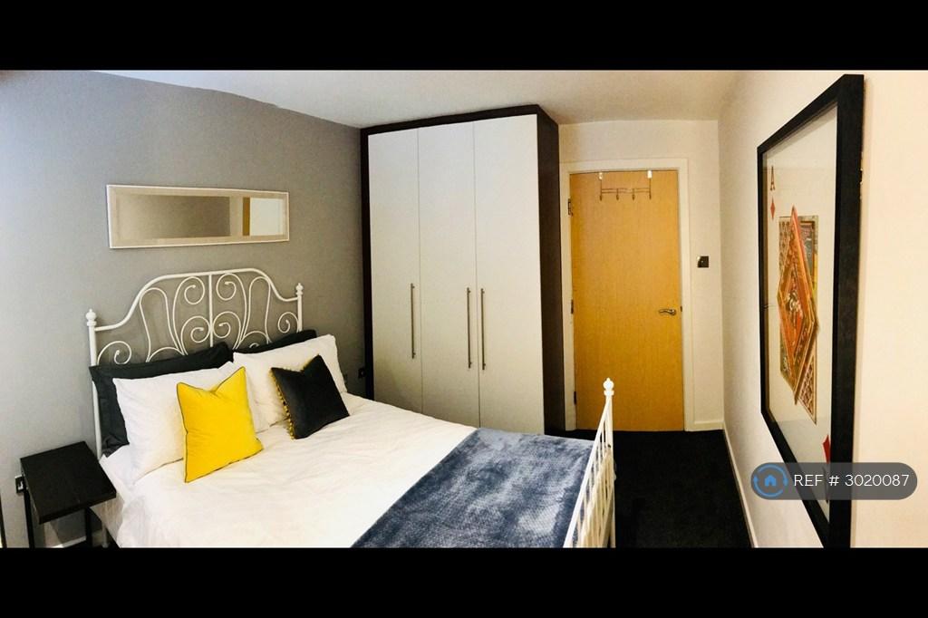 Apartment in Leeds, West Yorkshire - View 2