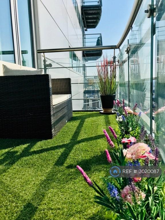 Apartment in Leeds, West Yorkshire - More