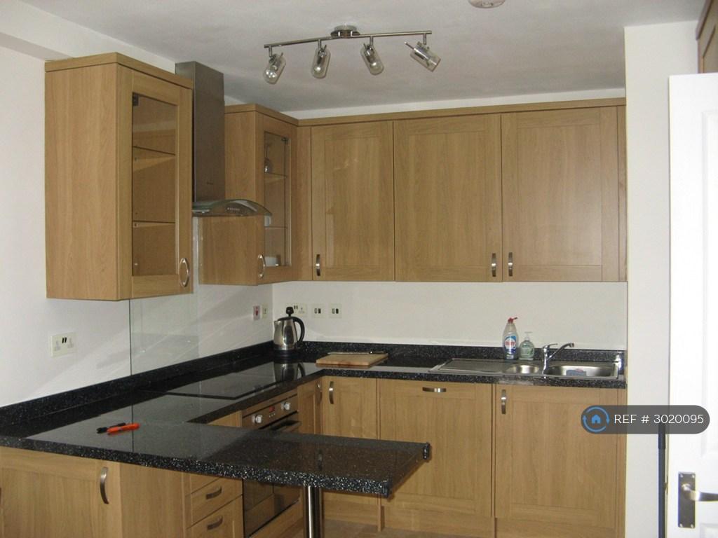 Apartment in Kingston Upon Thames - View 2
