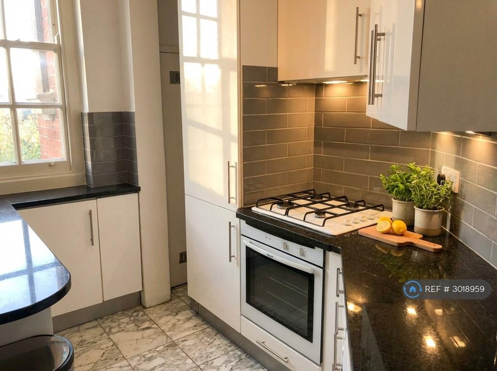 Apartment in London - View 5