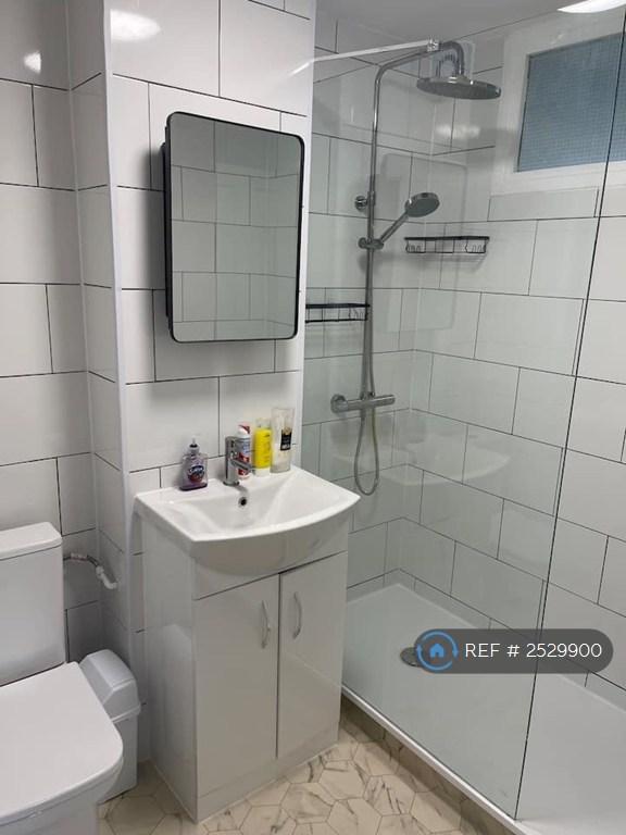 Apartment in Isleworth - View 5