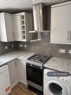 2 bedroom flat to rent, Rushey Green, London, SE6