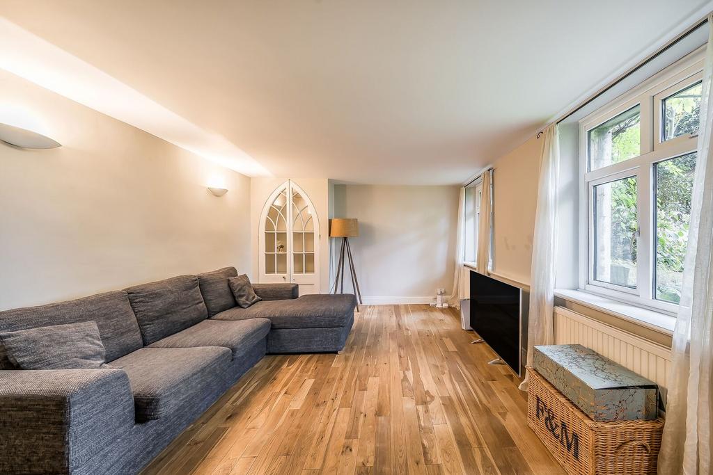 Apartment in London - More