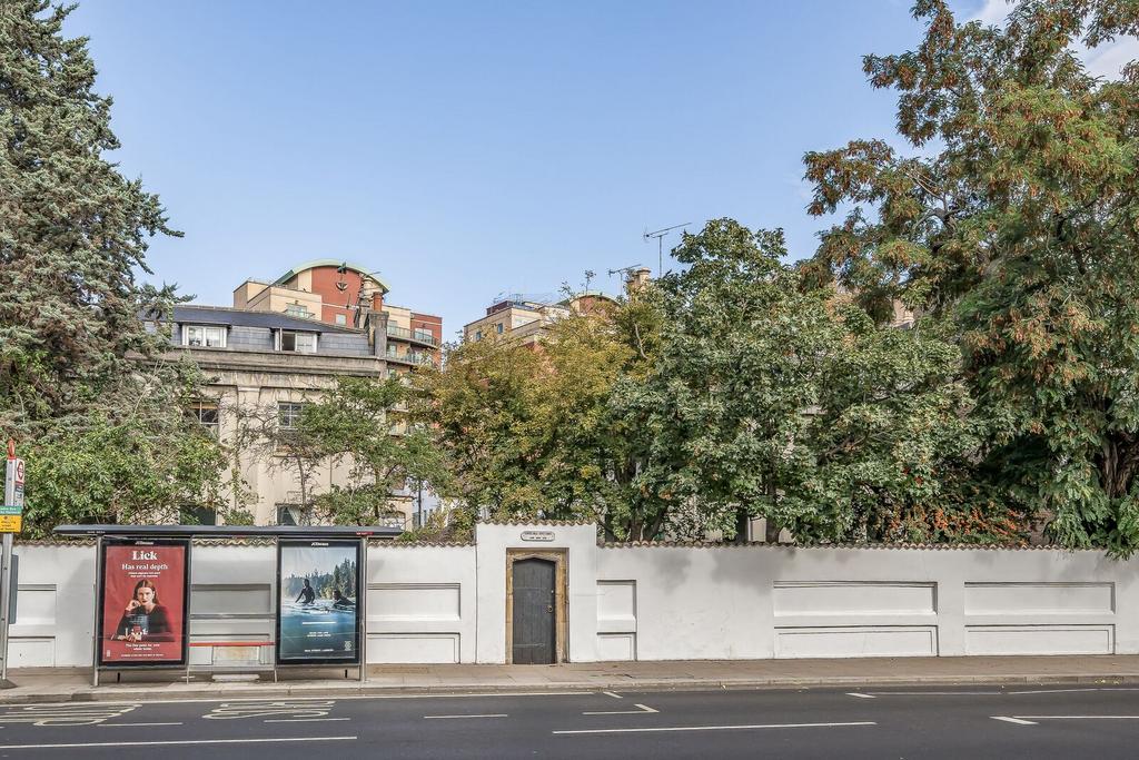Apartment in London - View 3