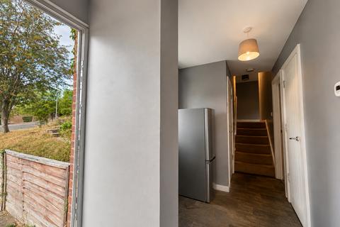 4 bedroom semi-detached house to rent, 4 Bed Semi-Detached, Cotswold Way, Downley, HP13 5NP