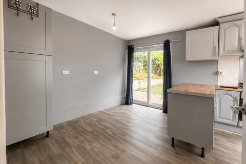 4 bedroom semi-detached house to rent, 4 Bed Semi-Detached, Cotswold Way, Downley, HP13 5NP