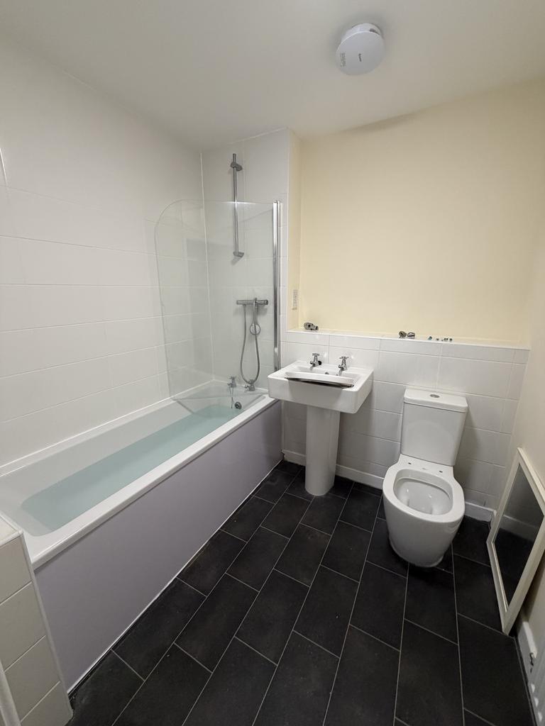 Apartment in Salford - View 5