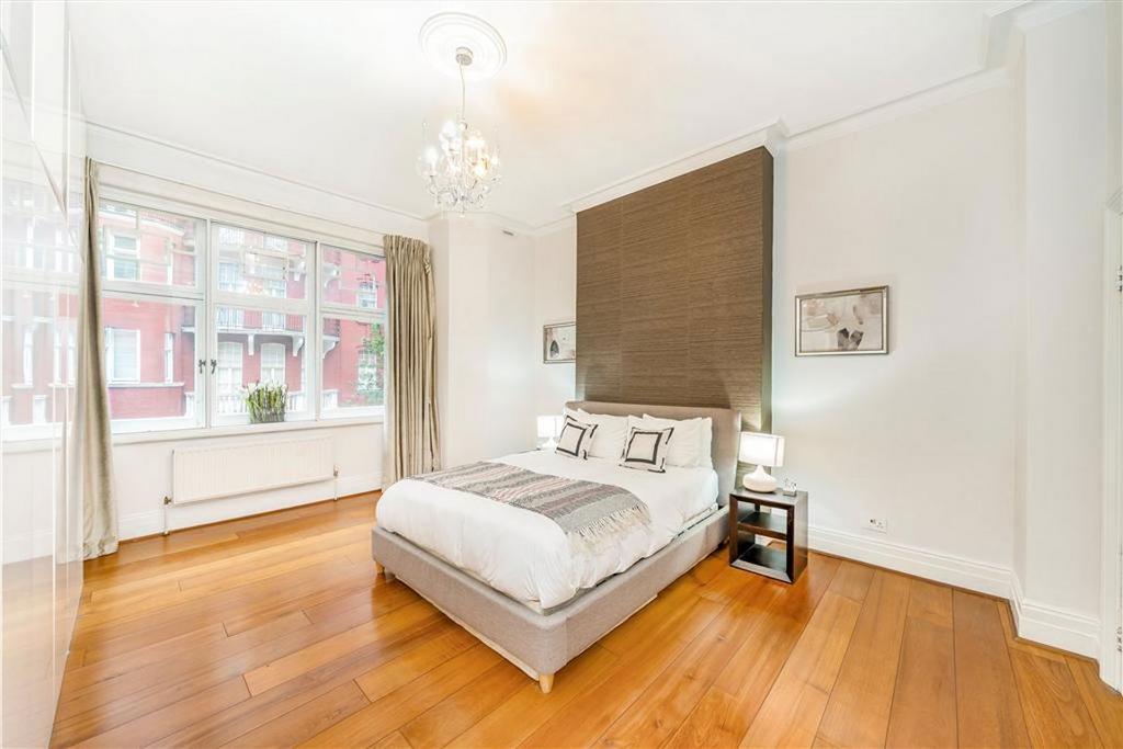 Apartment in London - More