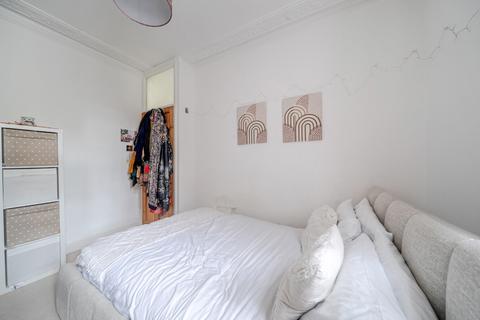 1 bedroom flat for sale, Longley Road, Tooting, London, SW17