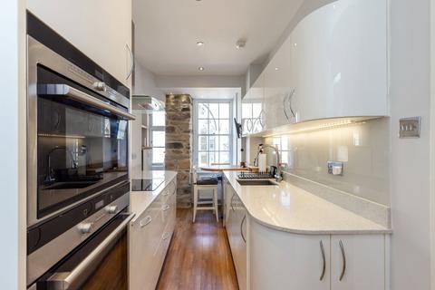 2 bedroom apartment to rent, Canongate, Edinburgh