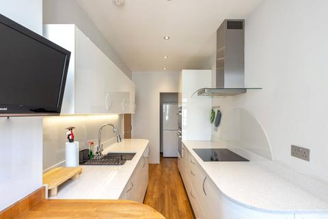 2 bedroom apartment to rent, Canongate, Edinburgh