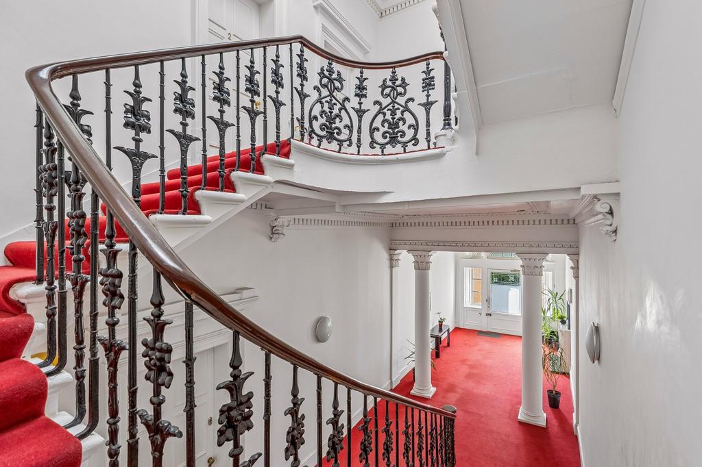 Apartment in Glasgow, Sandyford - View 2