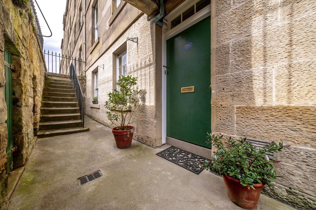 Apartment in Edinburgh - View 2